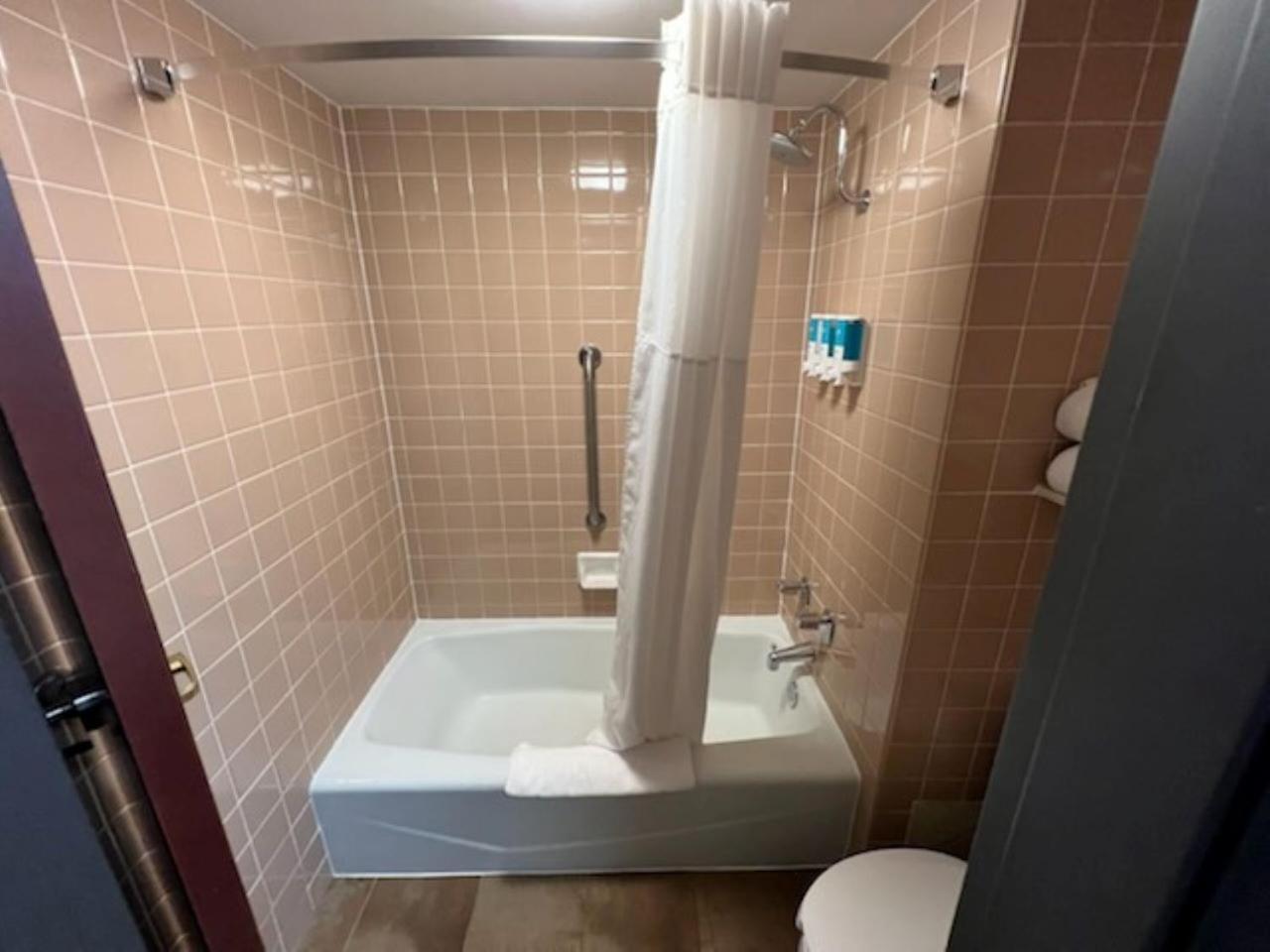 Hotel Lotus Kansas City Merriam Ngoại thất bức ảnh